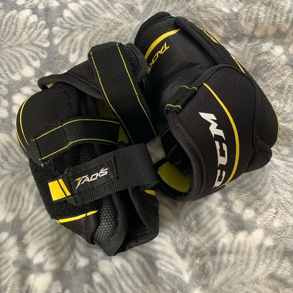 Hockey elbow pads